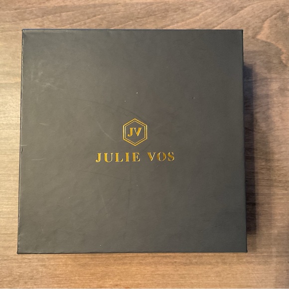 JULIE VOS Catalina Stone Hinge Bangle in Mother of Pearl - Picture 7 of 7